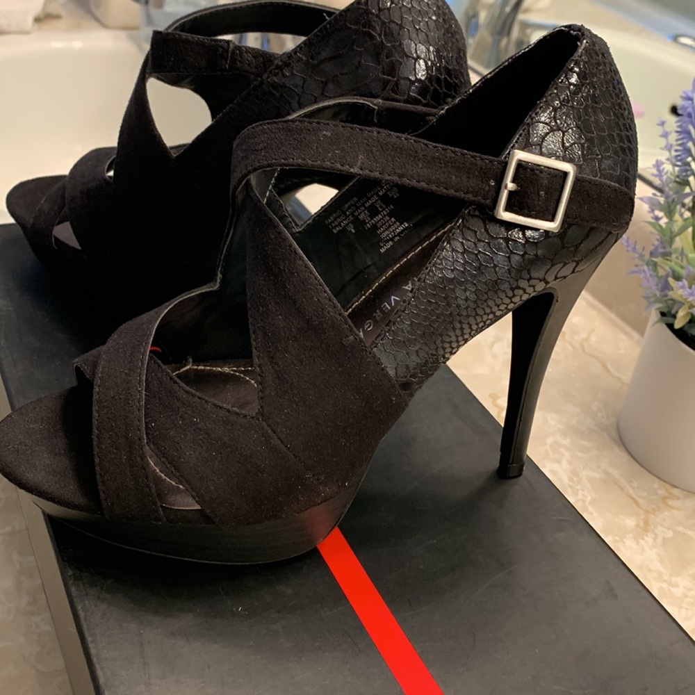 Heels - Picture 2 of 3